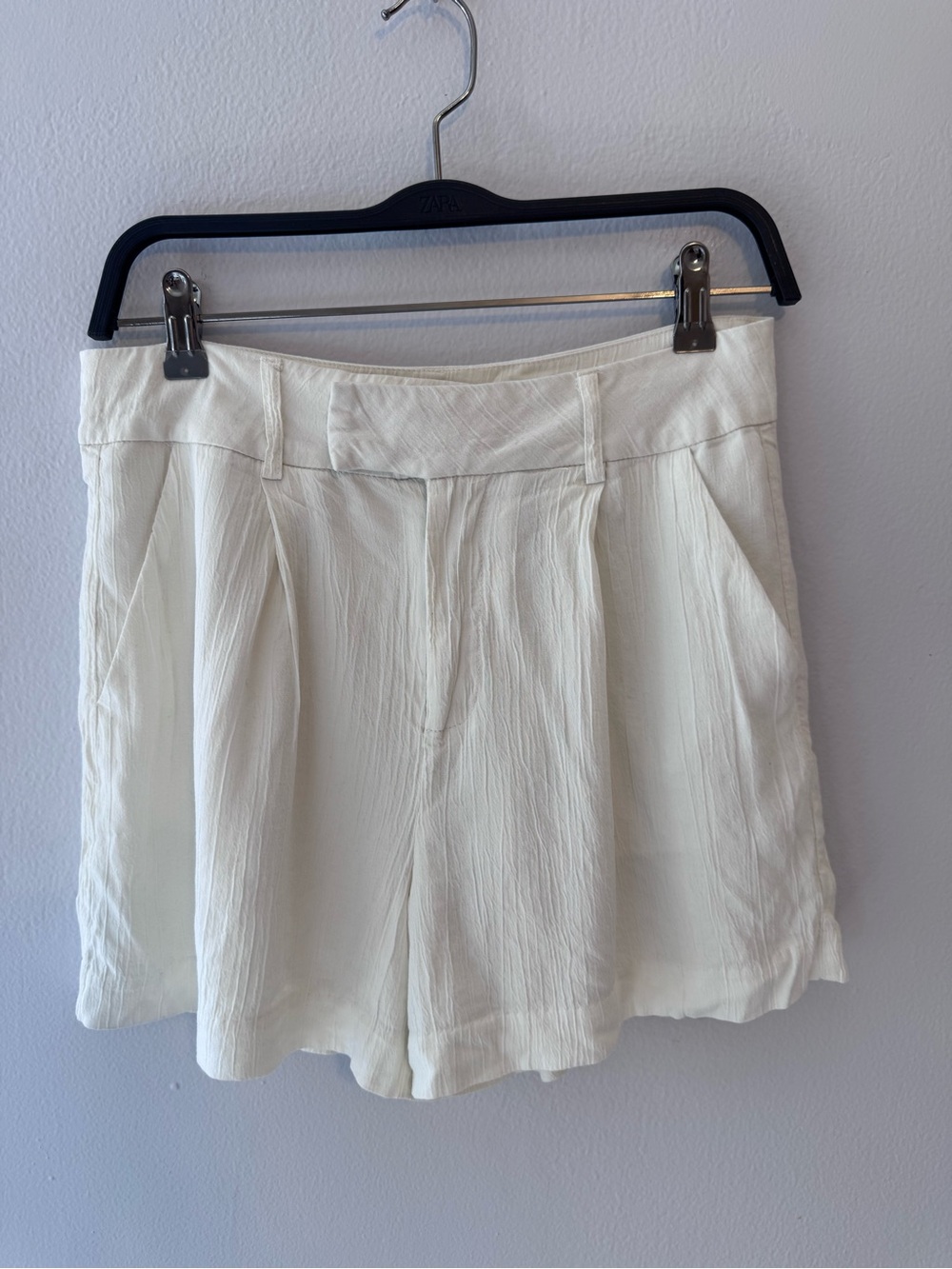 White Women’s Pleated Casual Shorts - Forever 21
